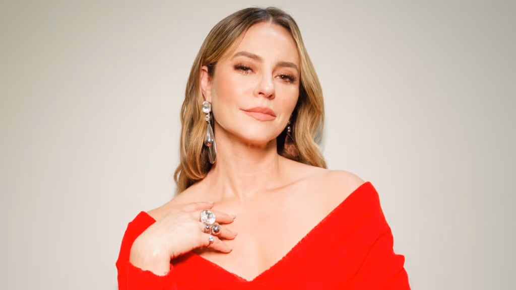 Paolla Oliveira chama atenção na Globo com novo look