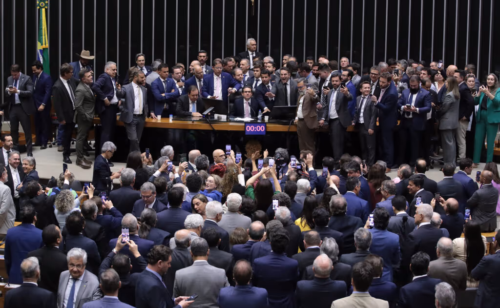 Câmara derrota governo Lula e barra MP que tributa investimentos