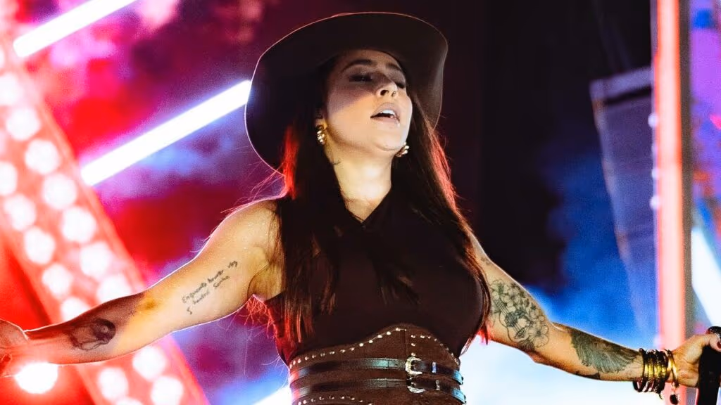 Voo de Lauana Prado faz pouso de emergência após evento raro