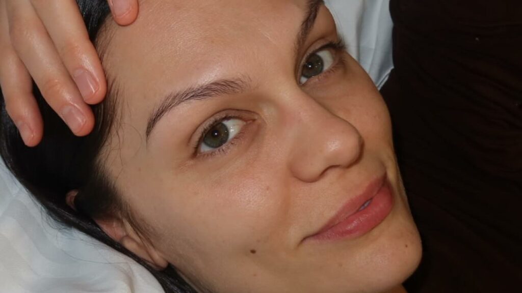 Jessie J desabafa sobre medo de morrer após câncer