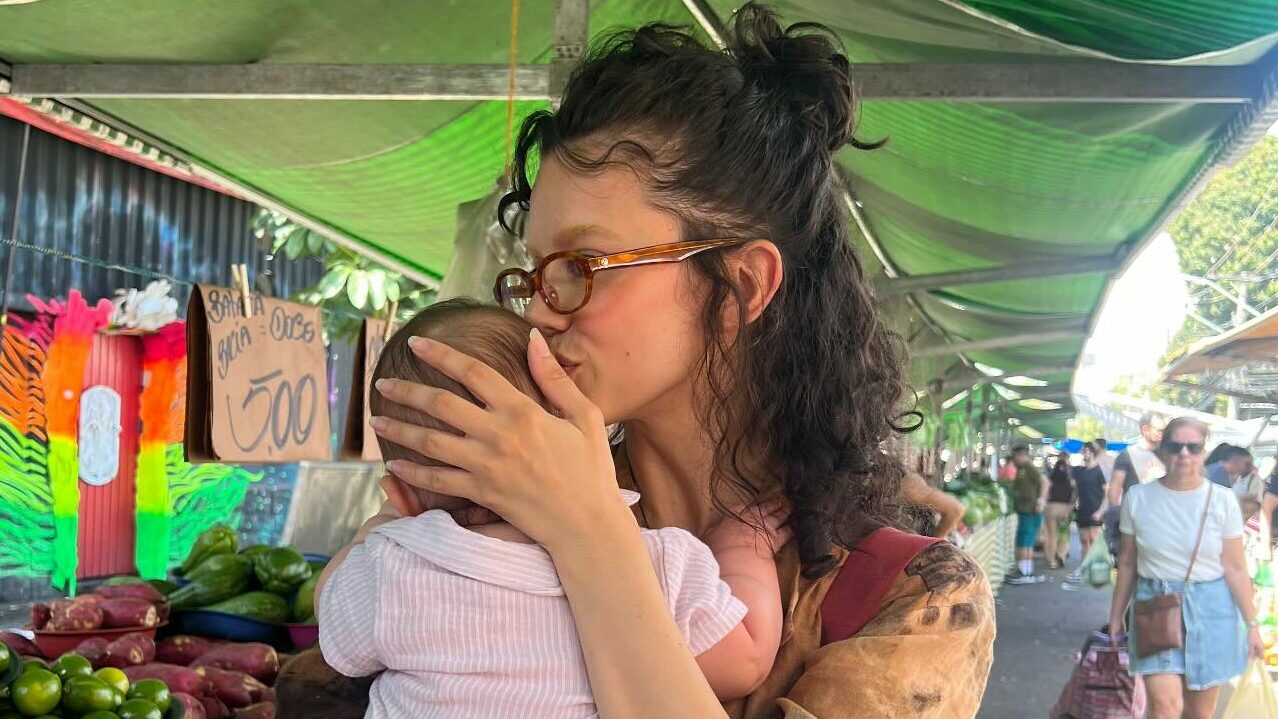 Manu Gavassi compartilha momento raro com a filha