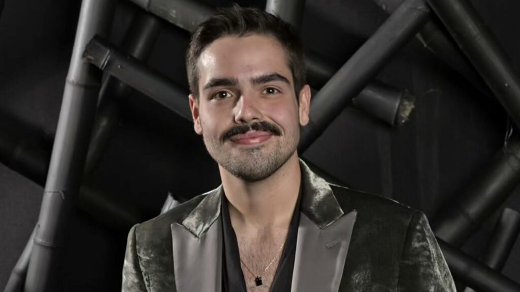 Faustão recebe homenagem do filho João silva