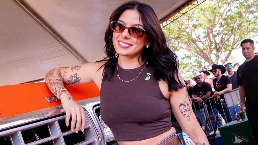 Ana Castela ganha caminhonete rara na Festa do Peão de Barretos