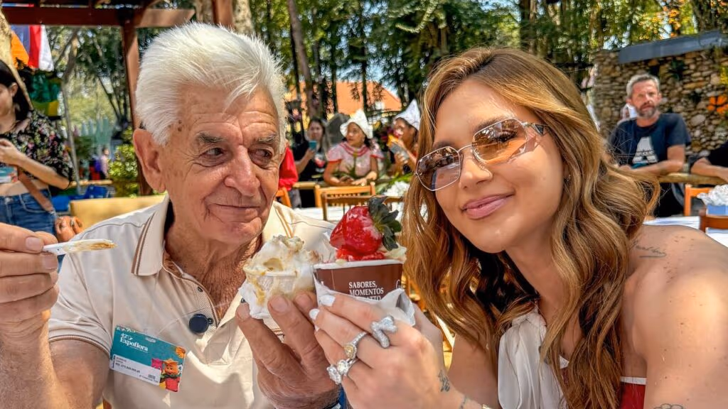 Virginia Fonseca vai em encontro com fã idoso em Holambra