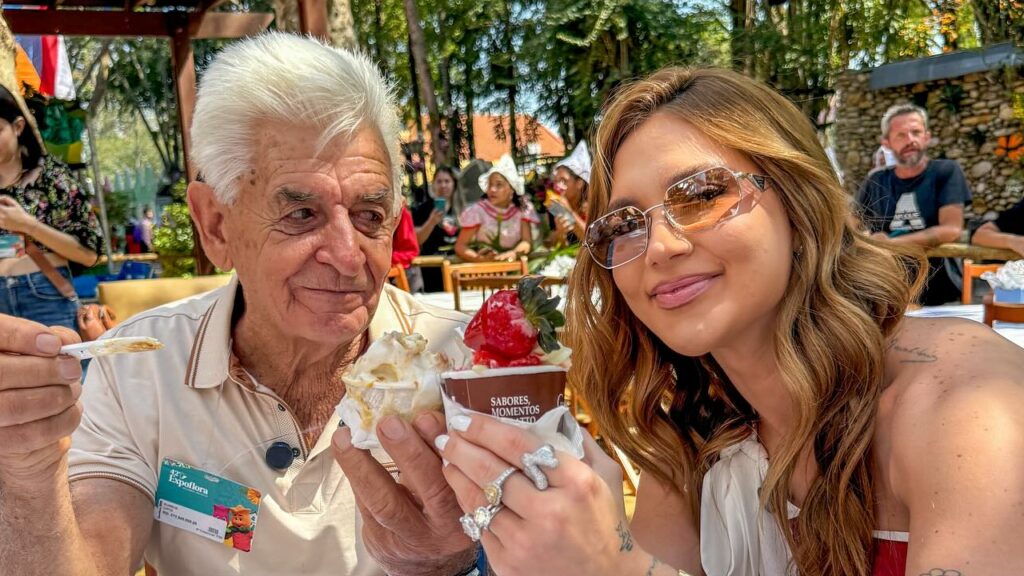 Virginia Fonseca vai em encontro com fã idoso em Holambra