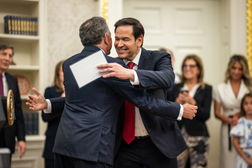 Rubio classifica ditadura de Maduro como “regime narcoterrorista”