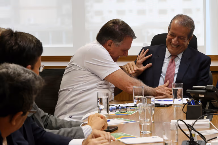 Moraes libera visita de Valdemar a Bolsonaro