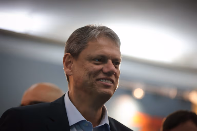 Crusoé: Mensagens mostram preocupação de Eduardo com Tarcísio
