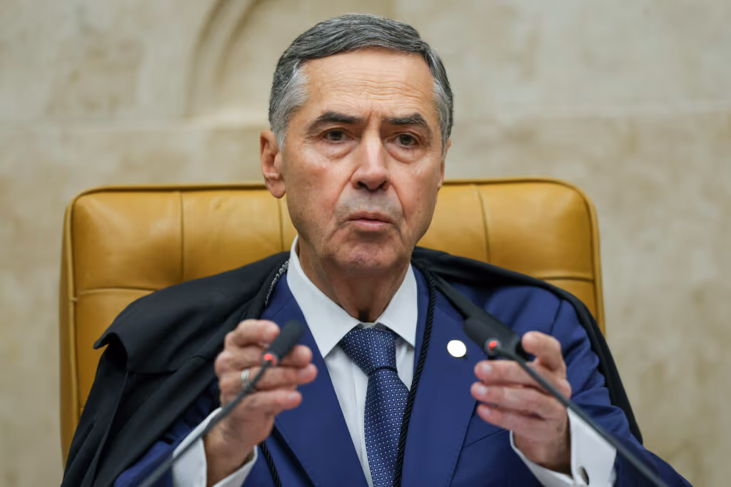 Barroso assina requerimento de aposentadoria do STF