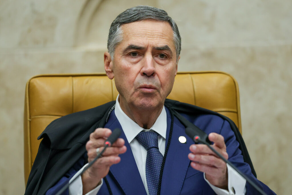 Barroso assina requerimento de aposentadoria do STF