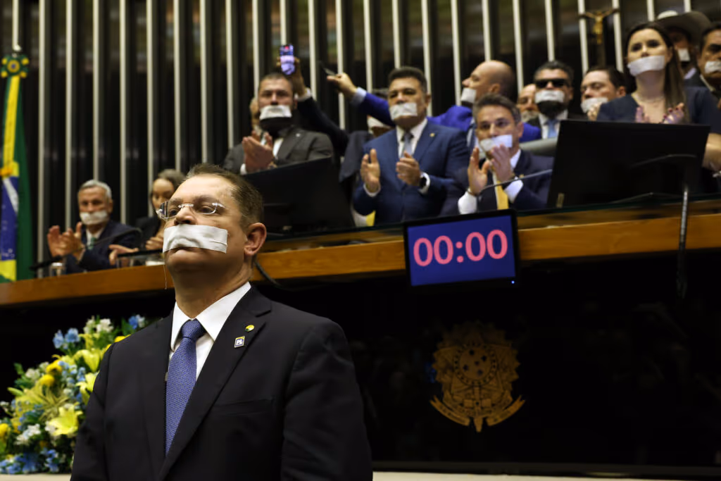 Conselho de Ética vai rejeitar punição a deputados por motim, diz Sóstenes