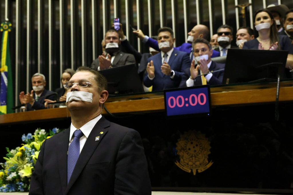 Conselho de Ética vai rejeitar punição a deputados por motim, diz Sóstenes