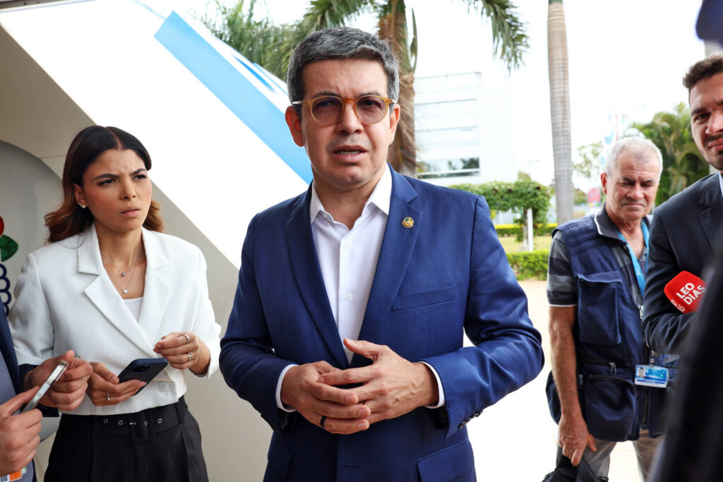Randolfe pede a ministros do STF que mantenham Vorcaro preso