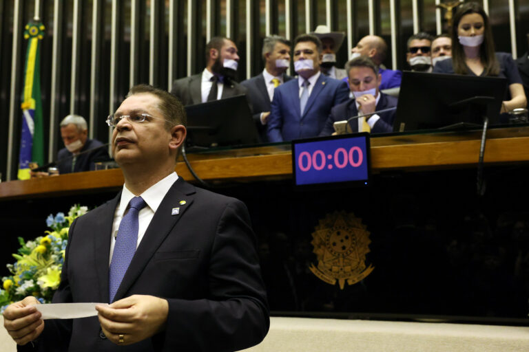 Para livrar Bolsonaro do STF, Câmara vai votar fim do foro privilegiado