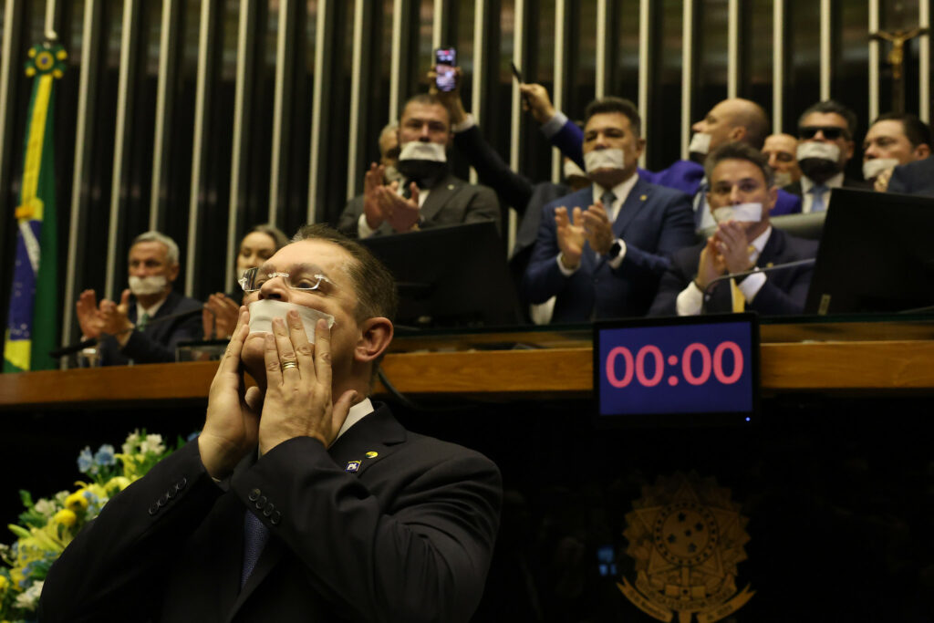 Líder do PL tenta blindar deputados envolvidos em motim na Câmara