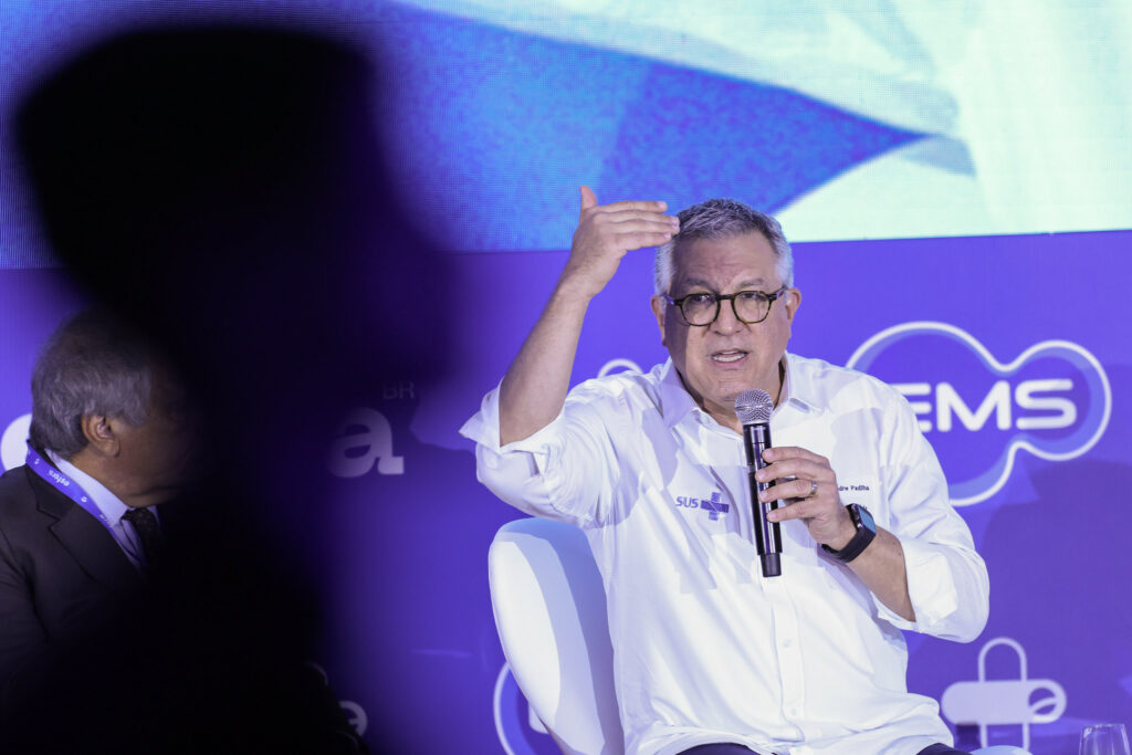 Padilha chama Trump de “inimigo da saúde”