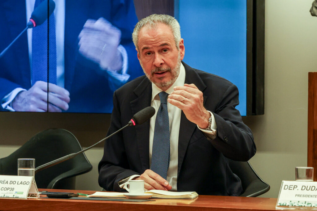 “Não temos que ligar”, diz presidente da COP30 sobre chanceler alemão