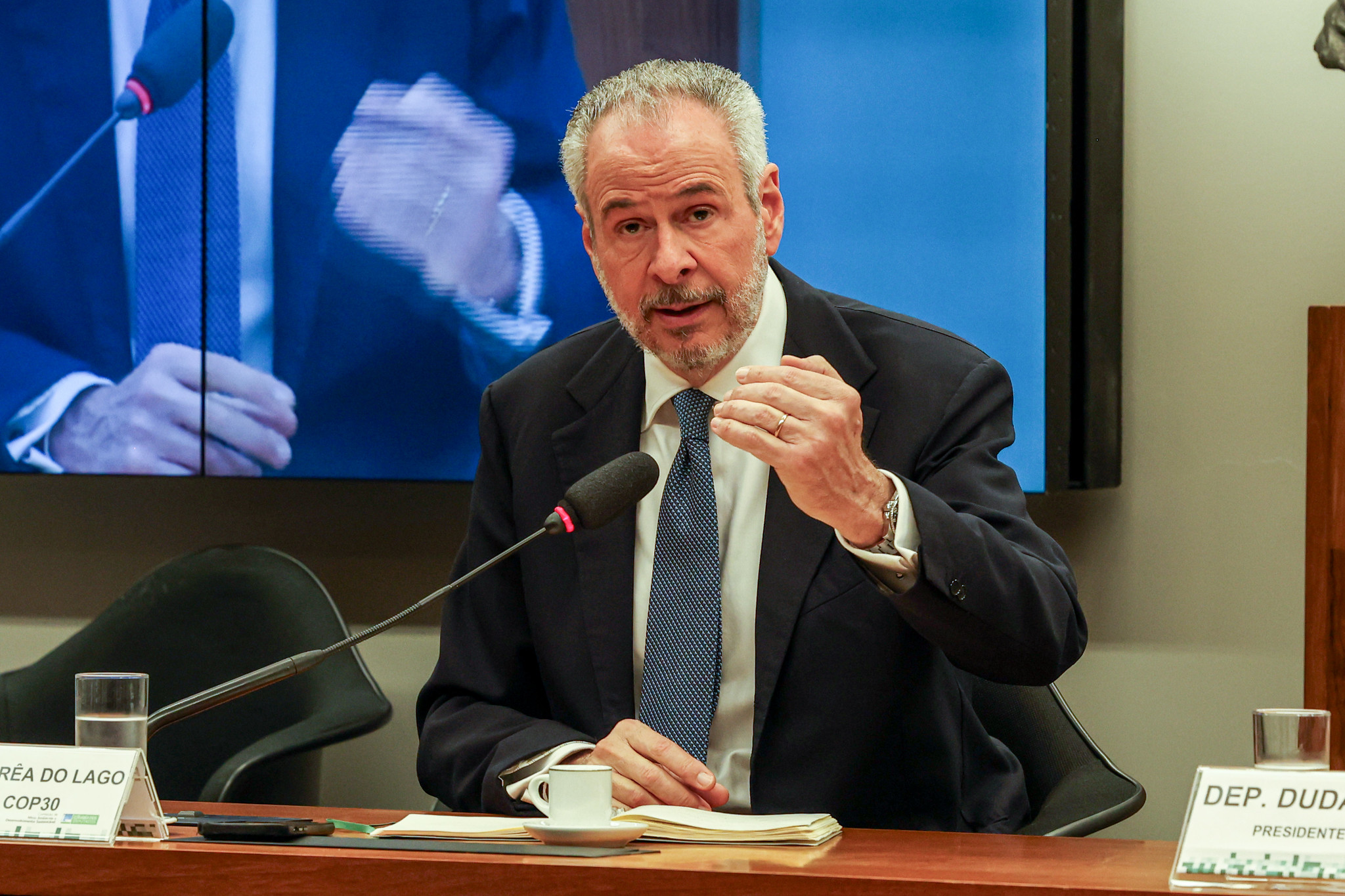“Não temos que ligar”, diz presidente da COP30 sobre chanceler alemão