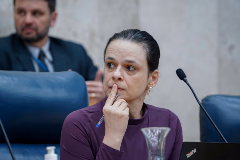 &#039;Pais expostos implicam filhos expostos&#039;, diz Janaina Paschoal