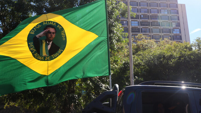 Bolsonaro mascara fraqueza de Lula