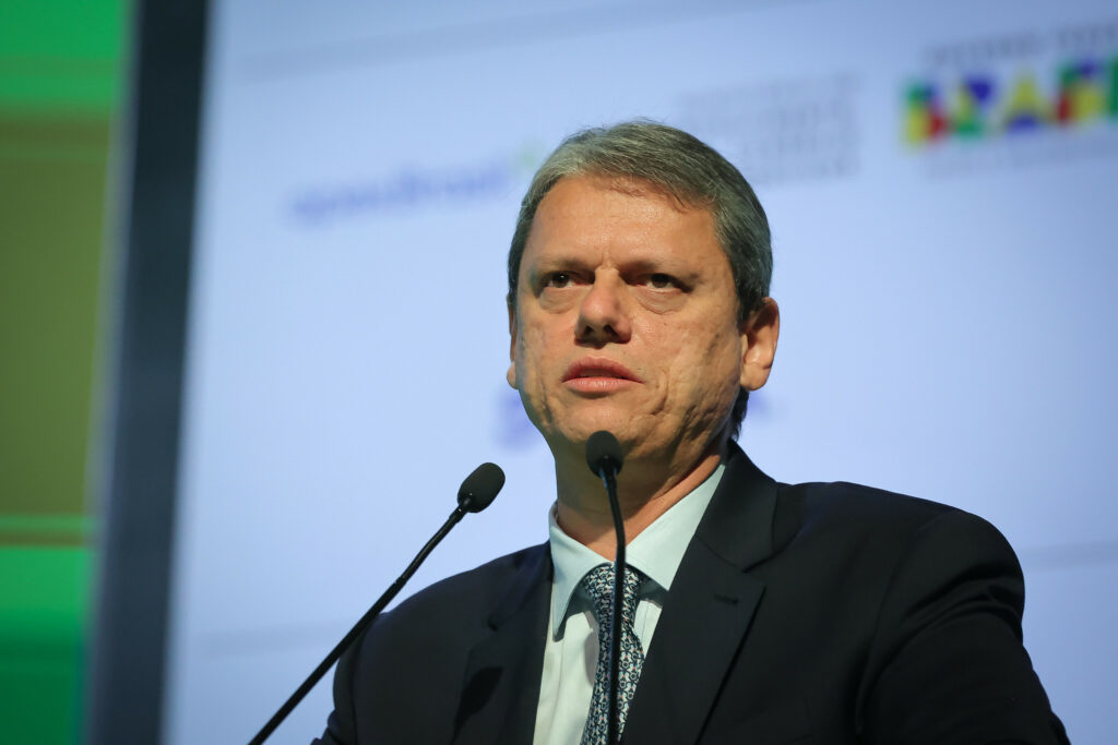“Desconexão com a vontade das pessoas”, diz Tarcísio sobre a PEC da Blindagem