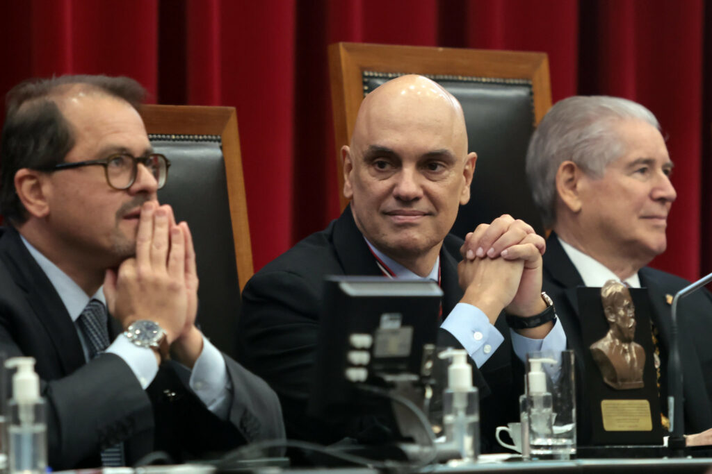 Moraes fala em ‘erros’ em decisões, mas defende atuação após 8 de janeiro de 2023