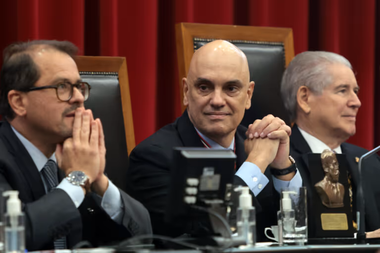 Moraes fala em ‘erros’ em decisões, mas defende atuação após 8 de janeiro de 2023