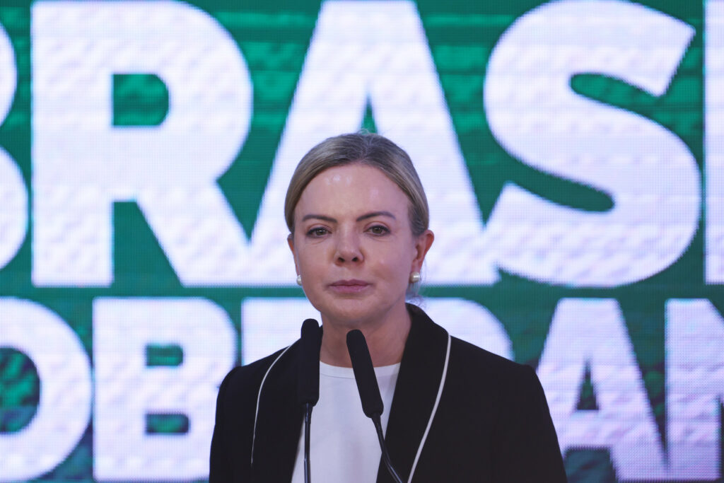 Lula “enfrentou a prisão injusta com dignidade e altivez”, diz Gleisi