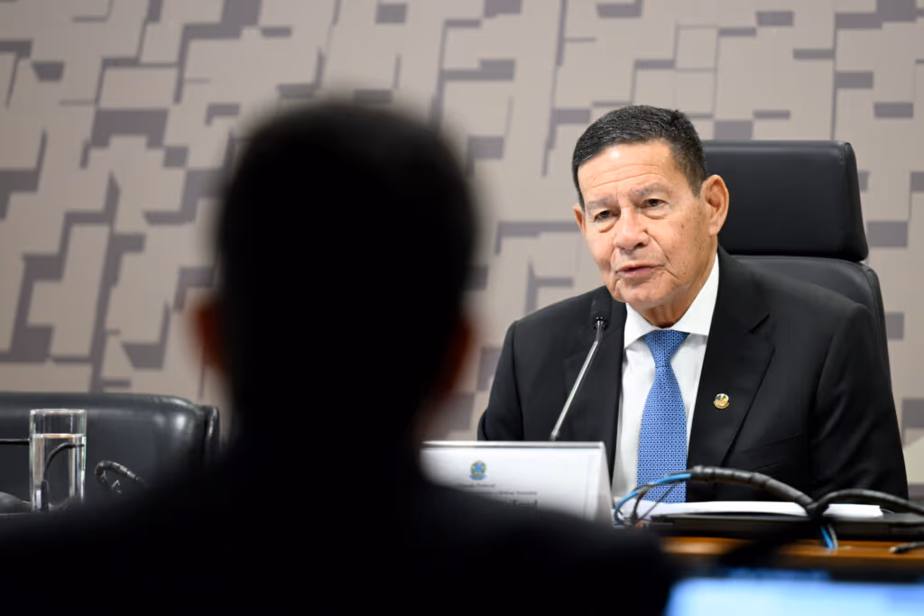 “Quase uma declaração de guerra”, diz Mourão sobre ministro do STF