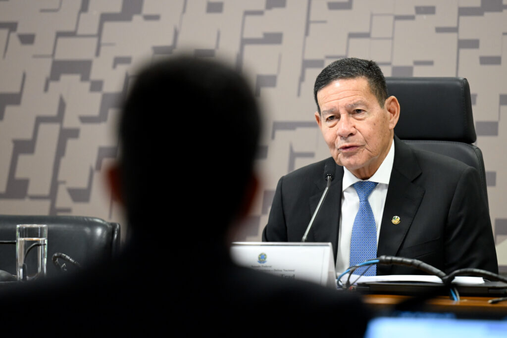 “Quase uma declaração de guerra”, diz Mourão sobre ministro do STF