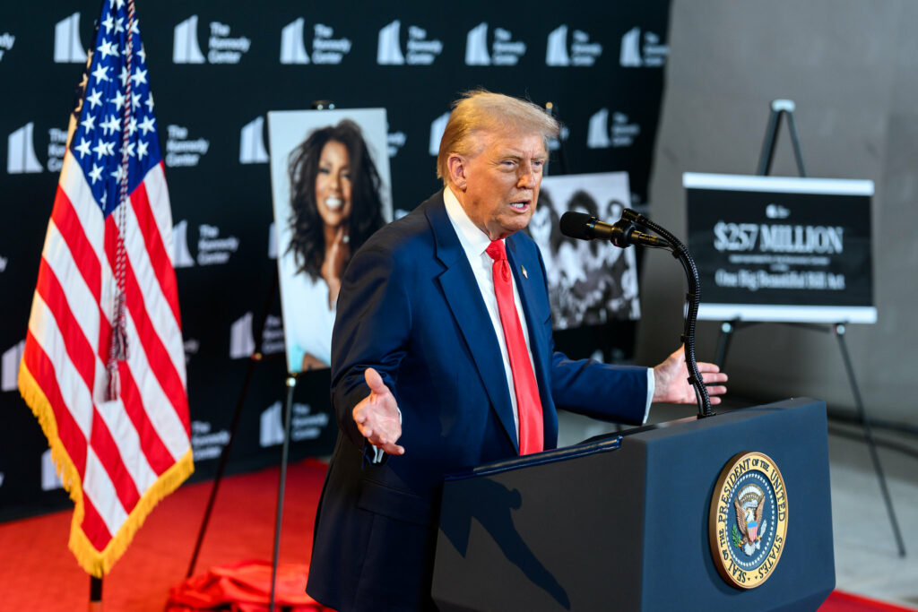 “Não ficarei feliz se não for hoje”, diz Trump sobre cessar-fogo