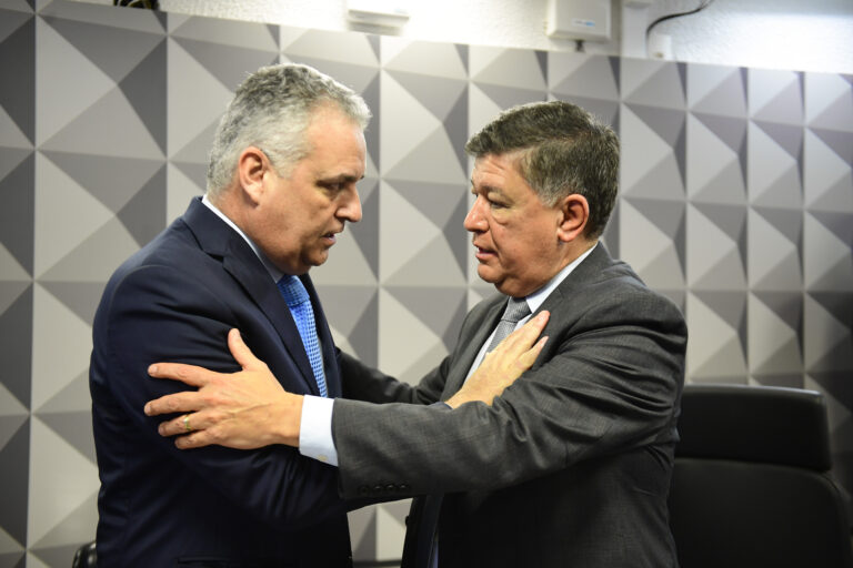 CPMI decide convidar ministros e convocar "Careca do INSS"