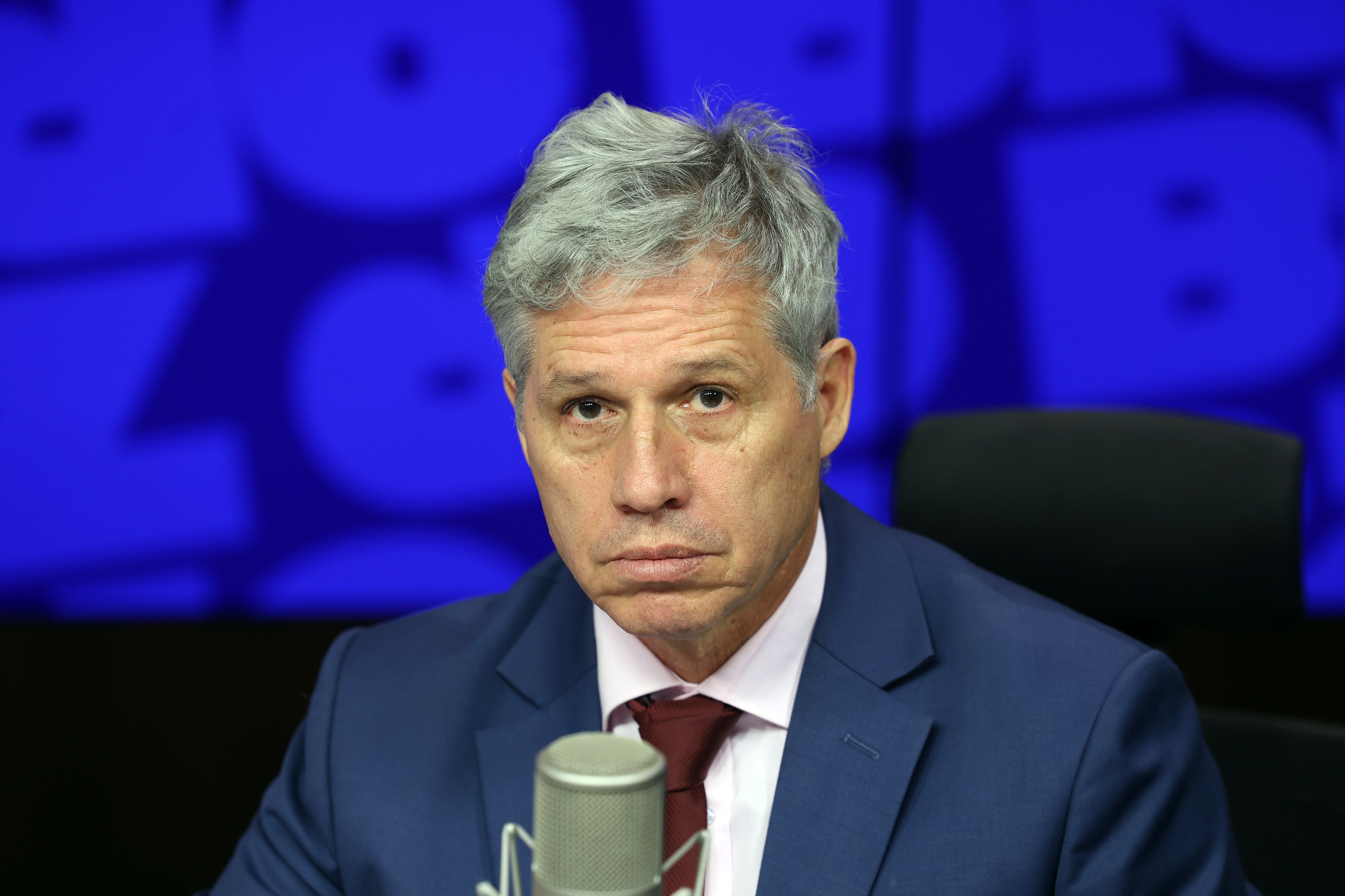 Tarcísio “abandonou São Paulo e cuida do Bolsonaro”, diz ministro de Lula