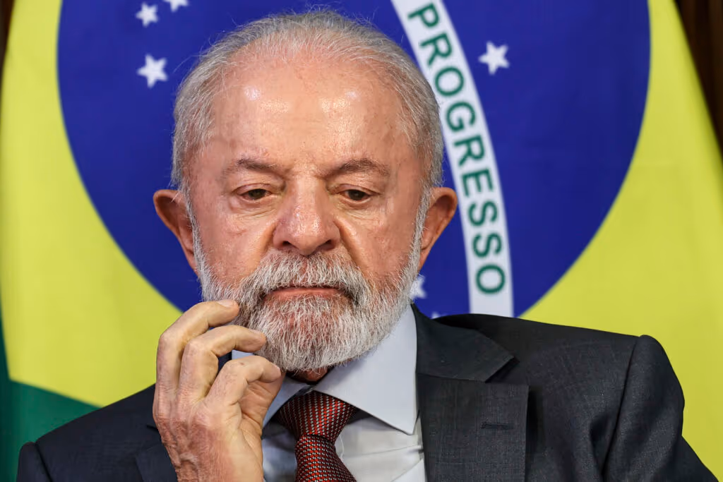 “Prove que é inocente”, diz Lula sobre Bolsonaro