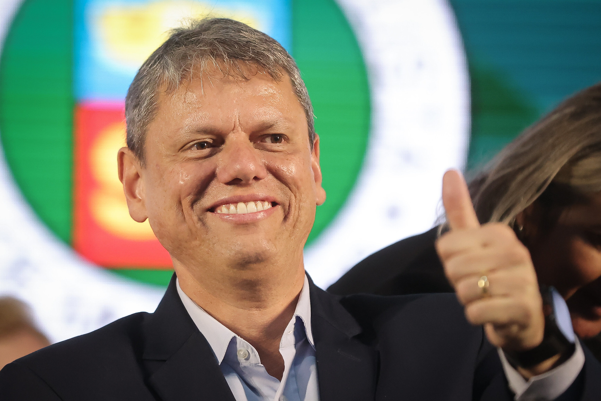 “Têm que sentar e conversar mesmo”, diz Tarcísio sobre Lula e Trump