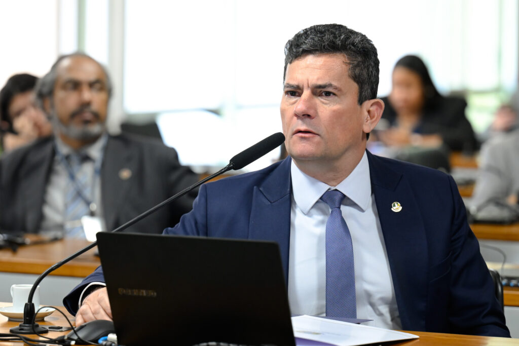 Crusoé: Moro lidera corrida pelo governo do Paraná