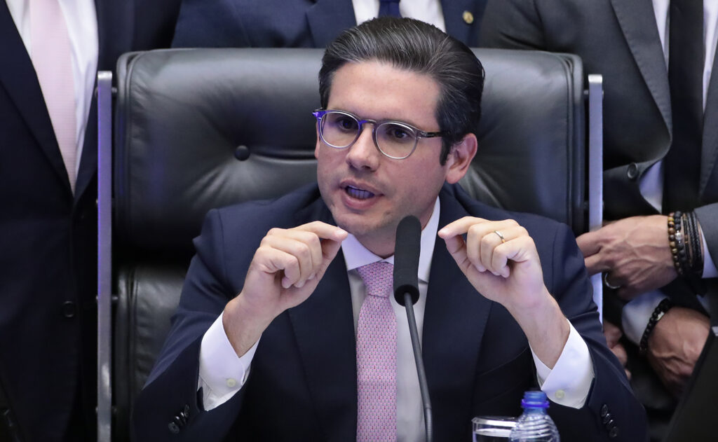 Motta nega acordo sobre anistia e afirma que presidência da Casa é “inegociável”