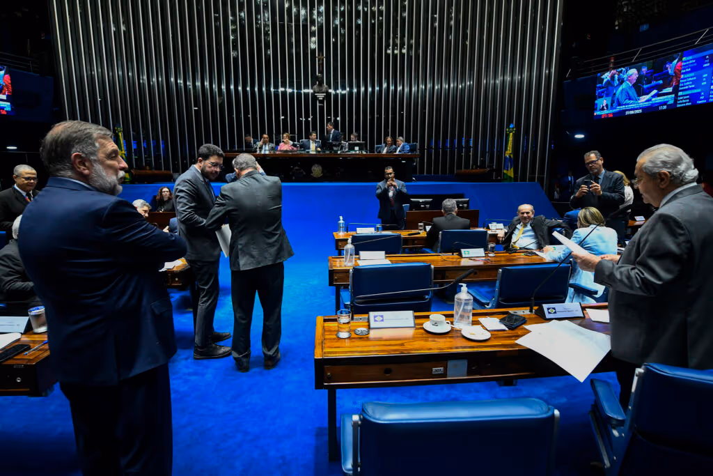 Maioria no Senado rejeita PEC da Blindagem