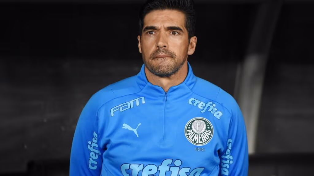 Abel Ferreira abandona coletiva após Palmeiras empatar com Vitória