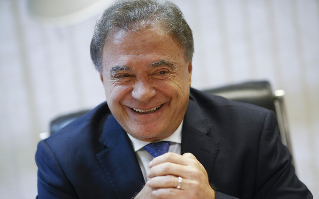 Crusoé: “Fim de foro seria salto civilizatório”, diz Alvaro Dias