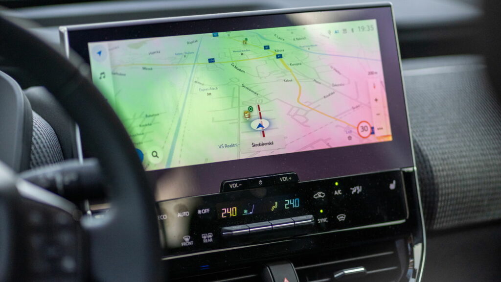 Google simplifica Android Auto para diminuir distrações no carro