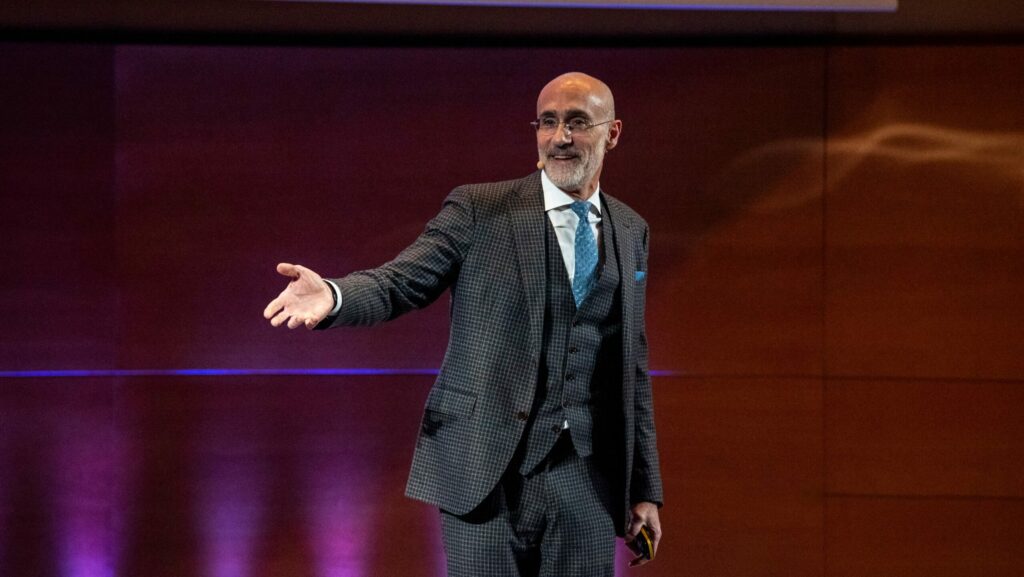 Arthur Brooks, especialista em felicidade: “Dizer o que você pensa sem medo é um ato de bem-estar emocional”