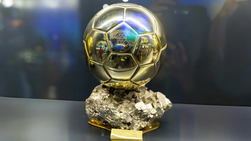 Messi e Cristiano Ronaldo ficam de fora da Bola de Ouro pela primeira vez em décadas