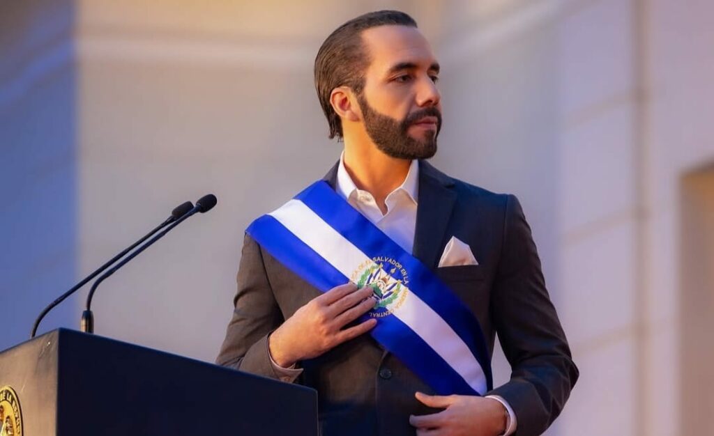 El Salvador aprova reforma que permite reeleição presidencial indefinida