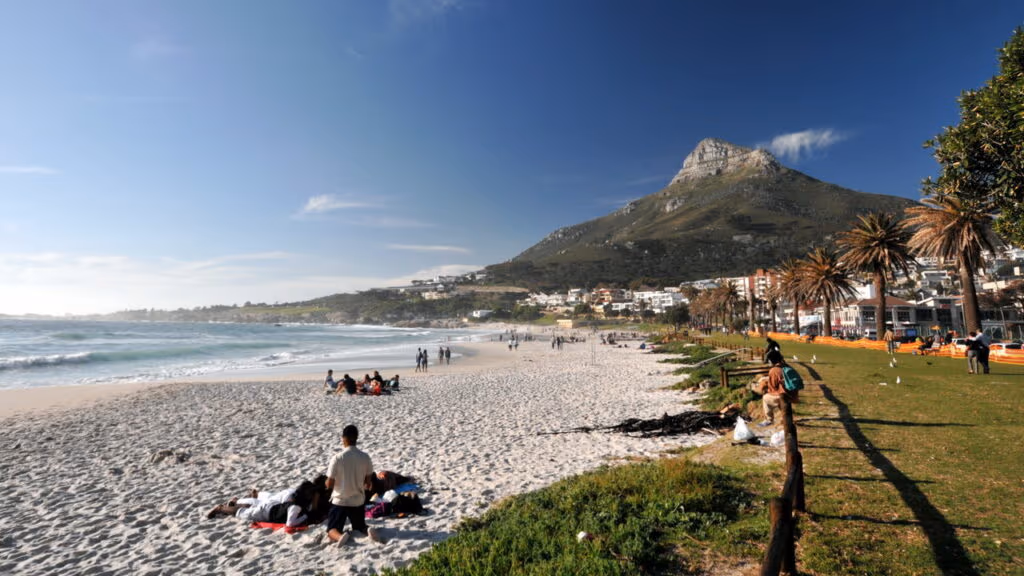 Cidades com praias paradisíacas, cultura vibrante e preços atrativos