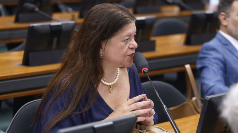 CCJ aprova aumento de pena para o aliciamento de crianças por meio da internet
