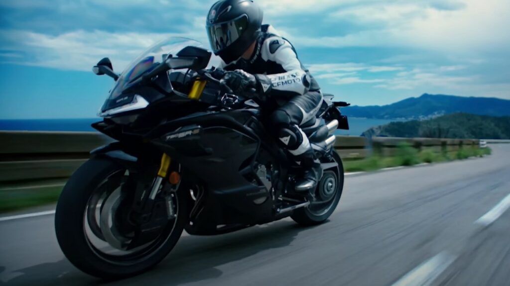 A moto que est&aacute; tirando o sono da Yamaha e da Kawasaki