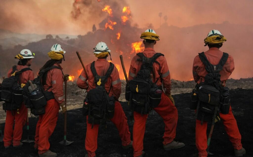 Outro incêndio florestal se espalha rapidamente na Califórnia