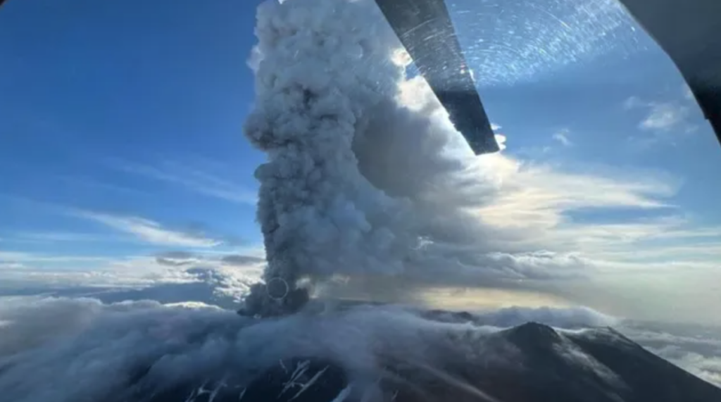 Após terremoto, vulcão na Rússia entra em erupção pela 1ª vez em 500 anos