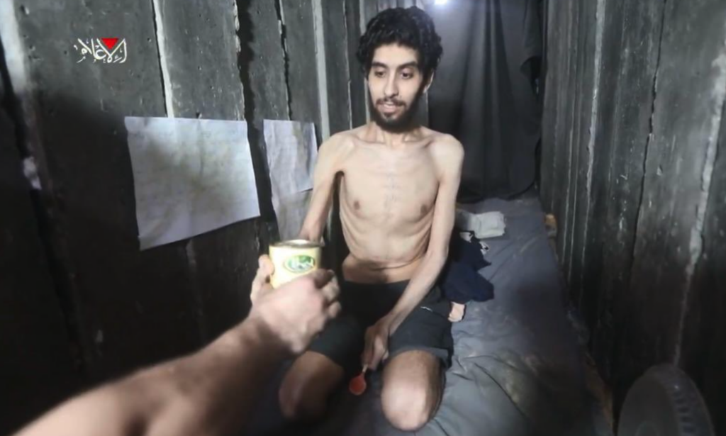 “Cavando minha sepultura”: a repercussão do vídeo do refém desnutrido do Hamas